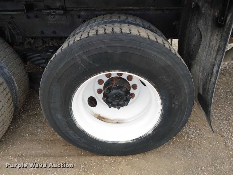 image for item EG1714 2007 International 7400 water truck