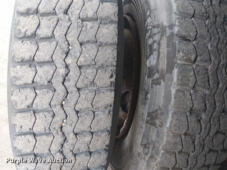 image for item EG1714 2007 International 7400 water truck