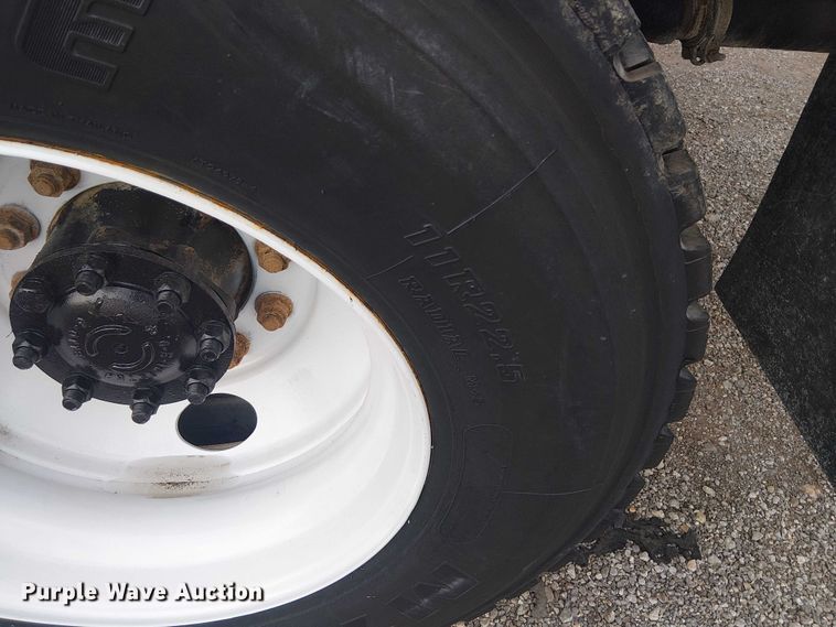 image for item EG1714 2007 International 7400 water truck