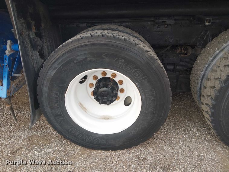 image for item EG1714 2007 International 7400 water truck