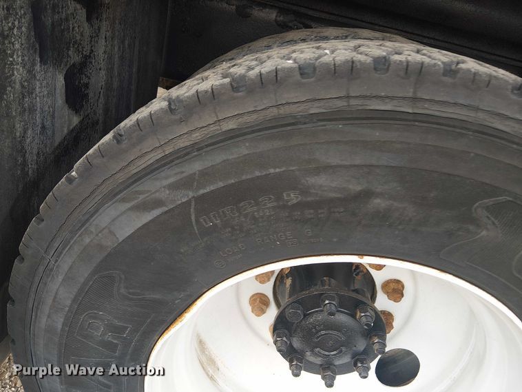 image for item EG1714 2007 International 7400 water truck