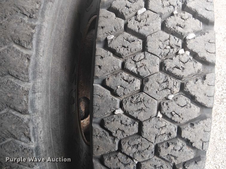 image for item EG1714 2007 International 7400 water truck