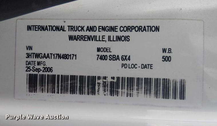 image for item EG1714 2007 International 7400 water truck