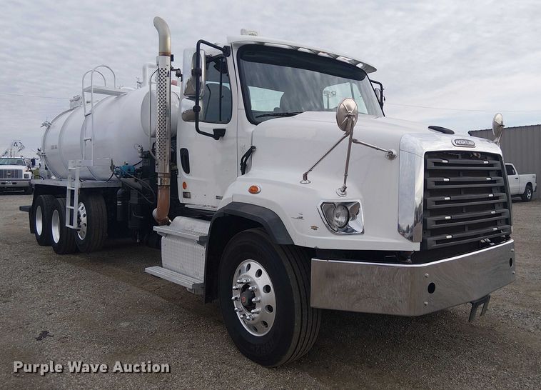 image for item EG1715 2015 Freightliner 114SD vacuum truck