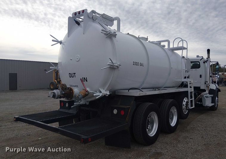 image for item EG1715 2015 Freightliner 114SD vacuum truck