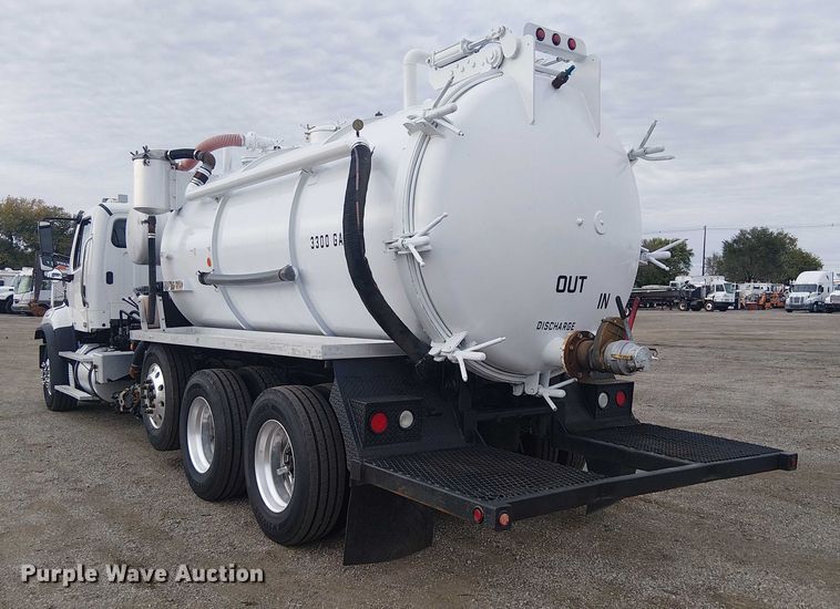 image for item EG1715 2015 Freightliner 114SD vacuum truck