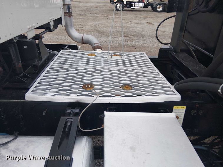 image for item EG1715 2015 Freightliner 114SD vacuum truck