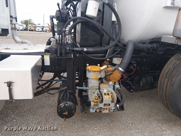 image for item EG1715 2015 Freightliner 114SD vacuum truck