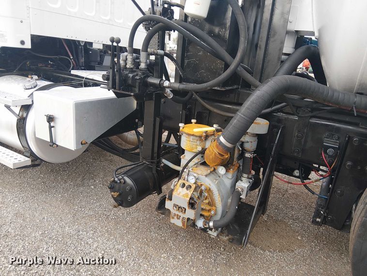 image for item EG1715 2015 Freightliner 114SD vacuum truck