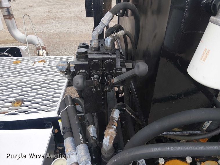 image for item EG1715 2015 Freightliner 114SD vacuum truck