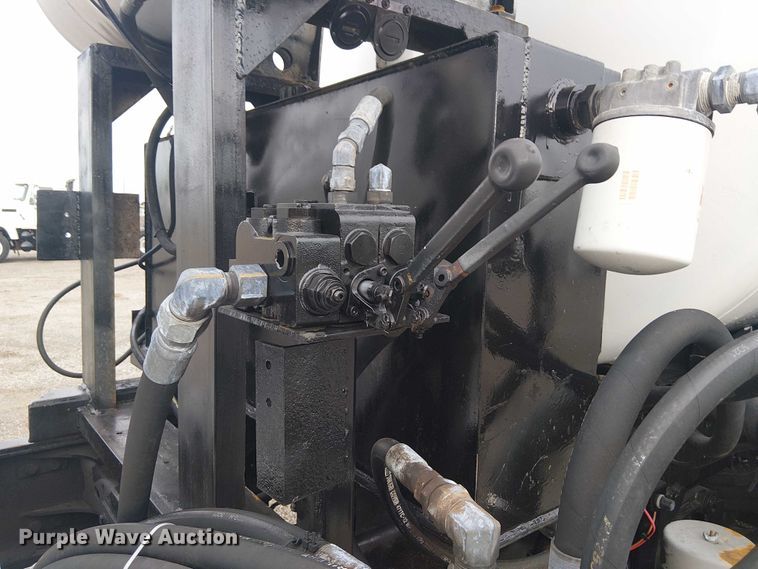 image for item EG1715 2015 Freightliner 114SD vacuum truck