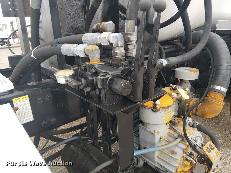 image for item EG1715 2015 Freightliner 114SD vacuum truck