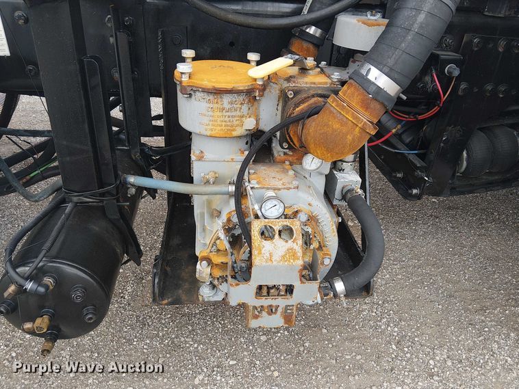 image for item EG1715 2015 Freightliner 114SD vacuum truck