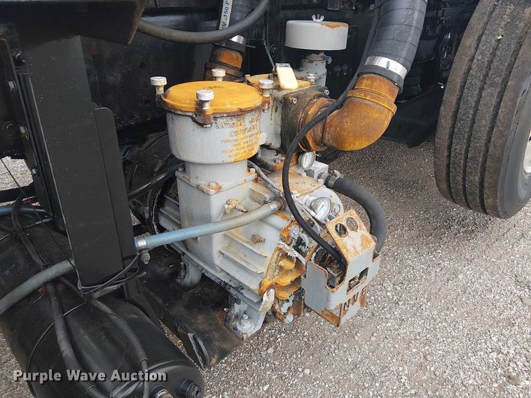 image for item EG1715 2015 Freightliner 114SD vacuum truck