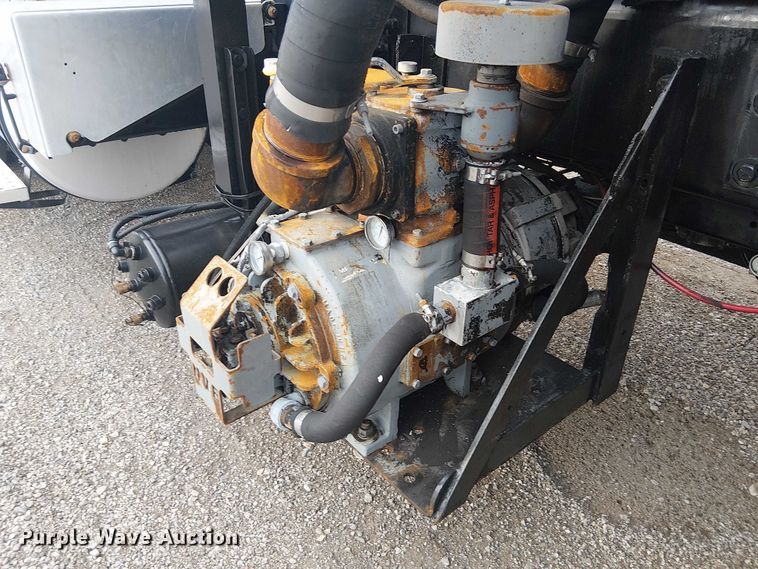 image for item EG1715 2015 Freightliner 114SD vacuum truck