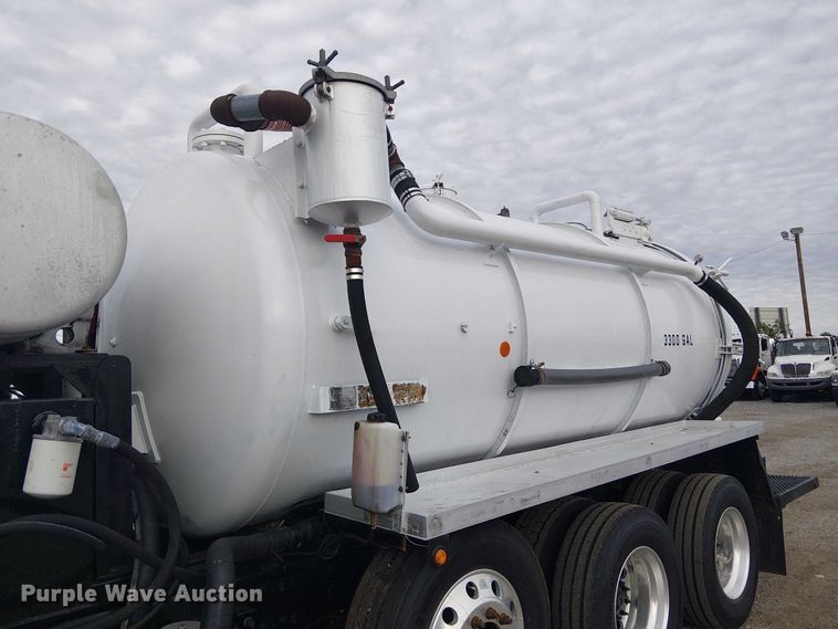 image for item EG1715 2015 Freightliner 114SD vacuum truck