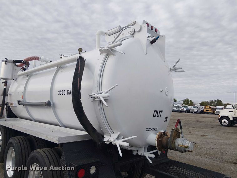 image for item EG1715 2015 Freightliner 114SD vacuum truck