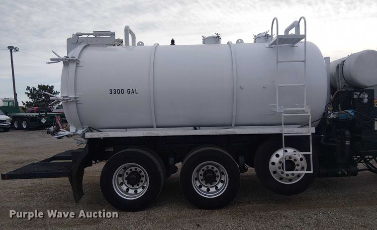image for item EG1715 2015 Freightliner 114SD vacuum truck