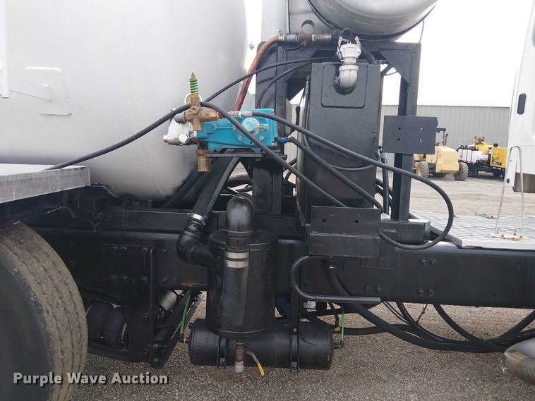 image for item EG1715 2015 Freightliner 114SD vacuum truck