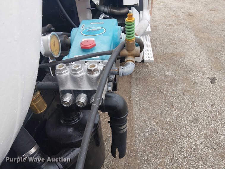 image for item EG1715 2015 Freightliner 114SD vacuum truck