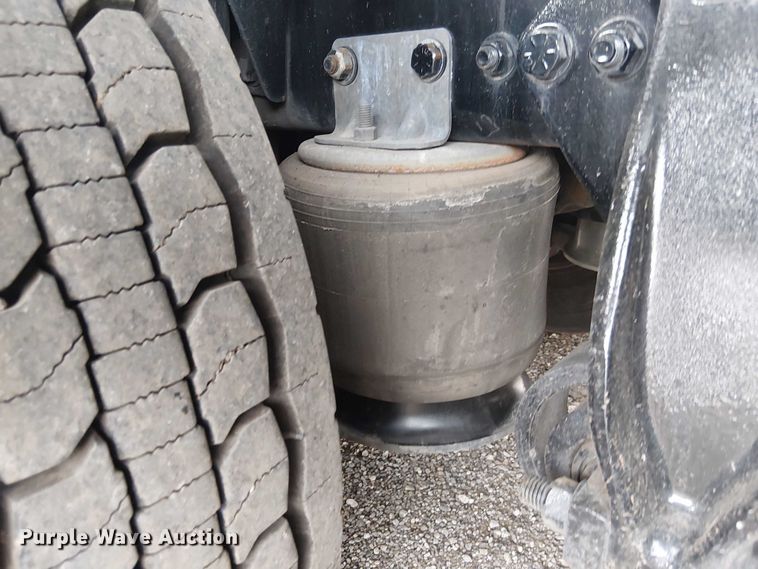 image for item EG1715 2015 Freightliner 114SD vacuum truck