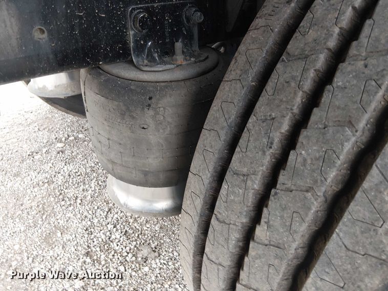 image for item EG1715 2015 Freightliner 114SD vacuum truck