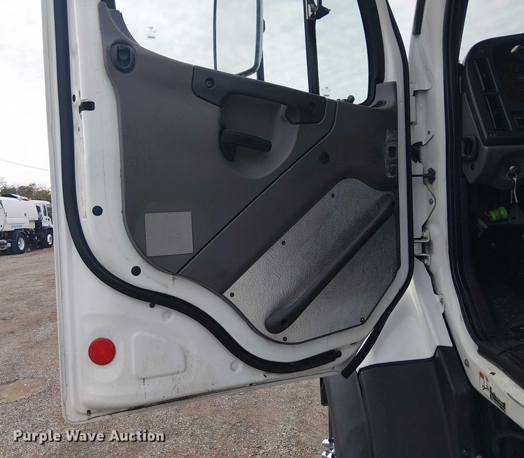 image for item EG1715 2015 Freightliner 114SD vacuum truck