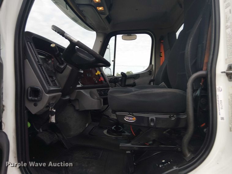 image for item EG1715 2015 Freightliner 114SD vacuum truck