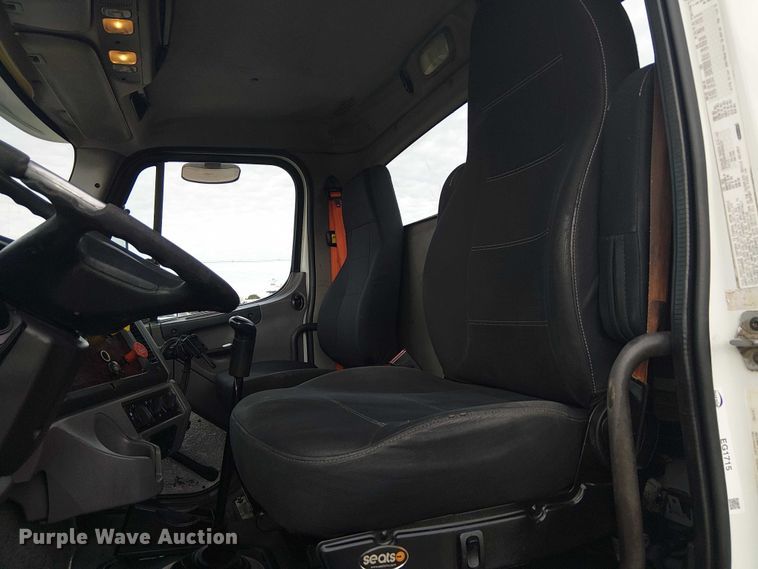 image for item EG1715 2015 Freightliner 114SD vacuum truck