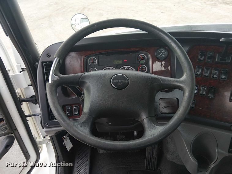 image for item EG1715 2015 Freightliner 114SD vacuum truck