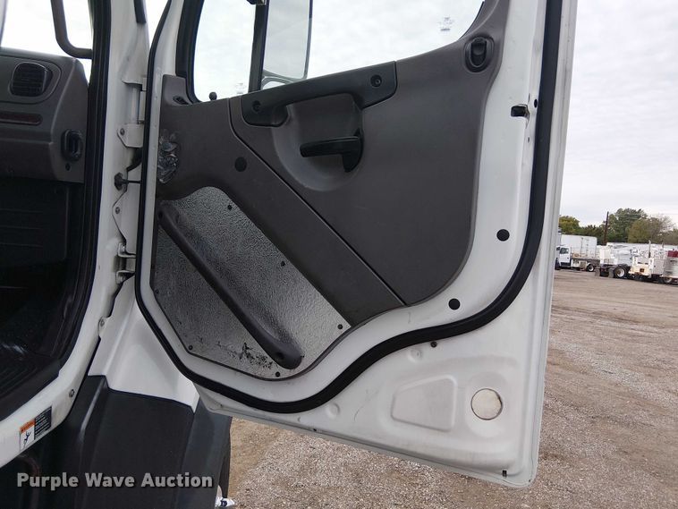 image for item EG1715 2015 Freightliner 114SD vacuum truck