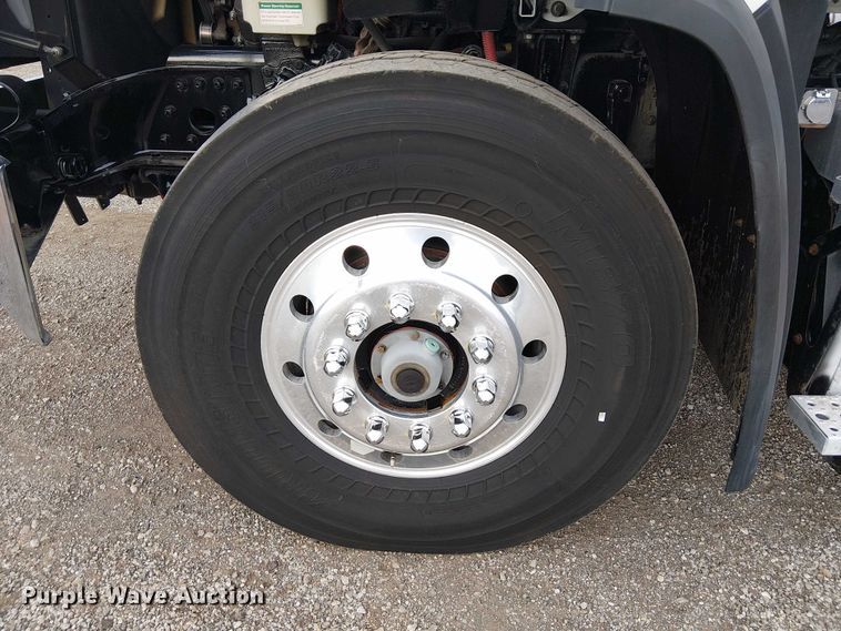 image for item EG1715 2015 Freightliner 114SD vacuum truck