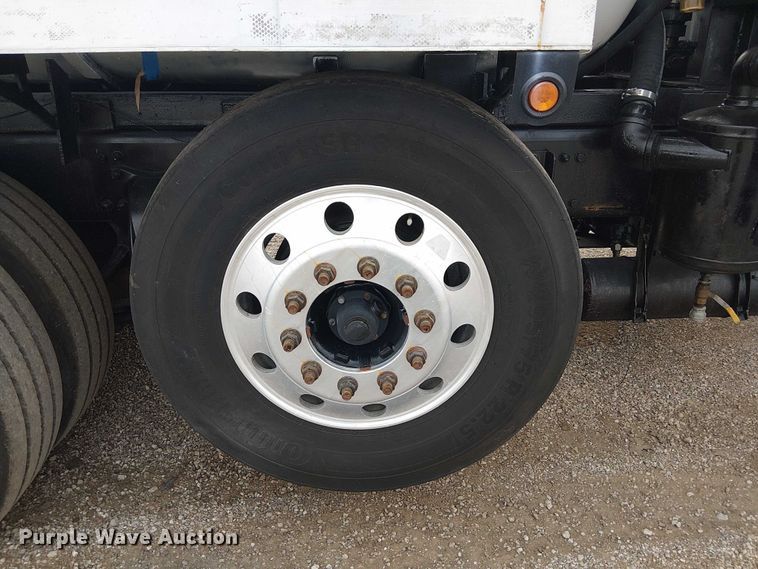 image for item EG1715 2015 Freightliner 114SD vacuum truck