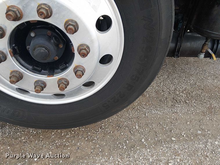 image for item EG1715 2015 Freightliner 114SD vacuum truck