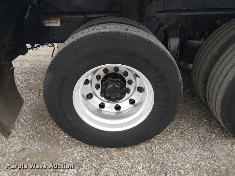 image for item EG1715 2015 Freightliner 114SD vacuum truck