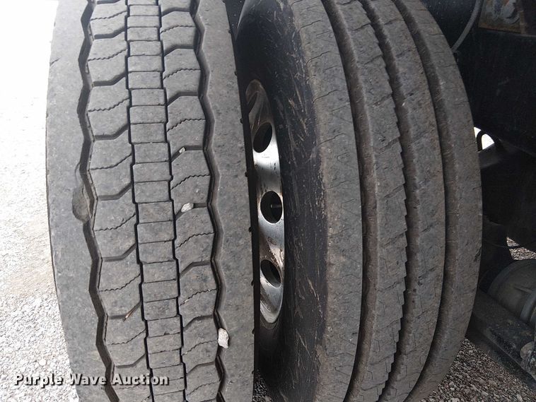 image for item EG1715 2015 Freightliner 114SD vacuum truck