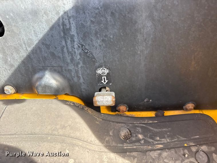 image for item EG1726 2007 John Deere 110 backhoe