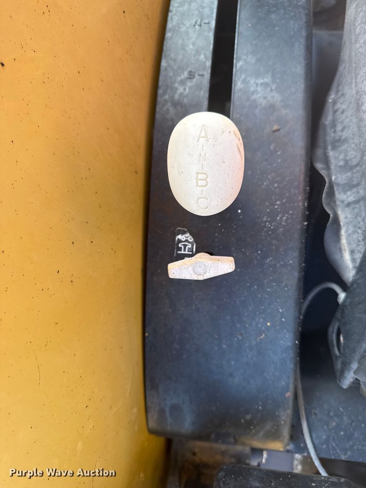 image for item EG1726 2007 John Deere 110 backhoe