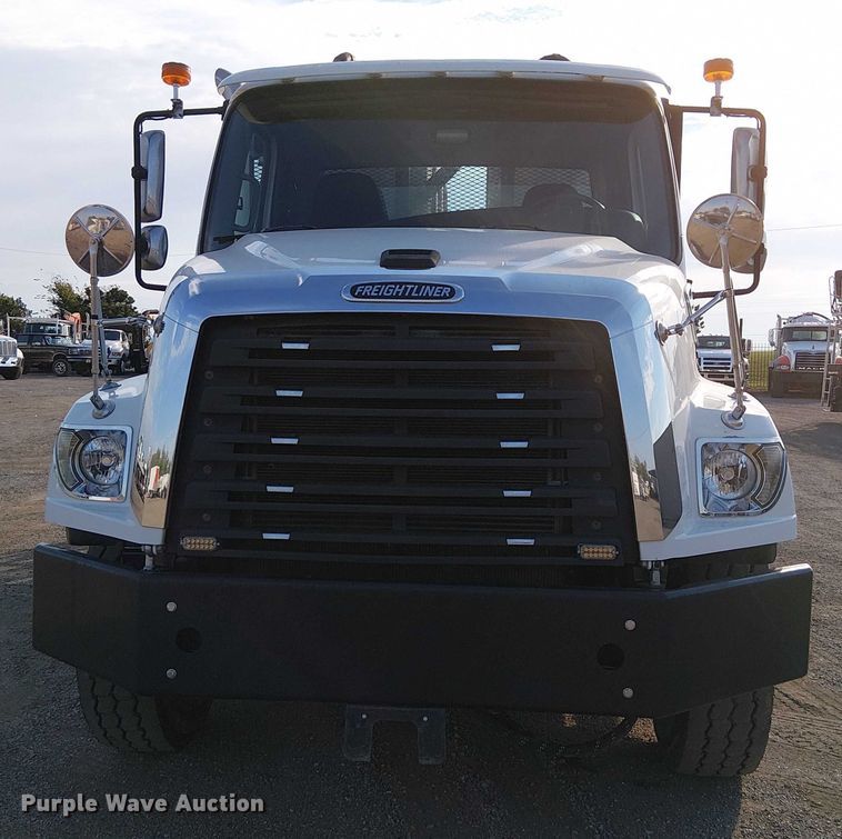 image for item EG8252 2019 Freightliner 114SD flatbed truck