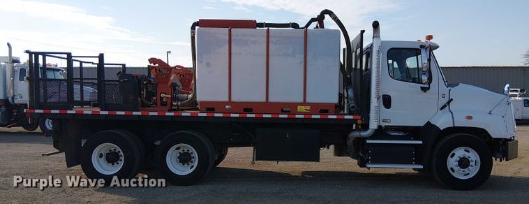 image for item EG8252 2019 Freightliner 114SD flatbed truck