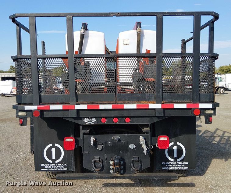 image for item EG8252 2019 Freightliner 114SD flatbed truck