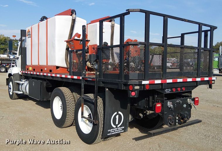 image for item EG8252 2019 Freightliner 114SD flatbed truck