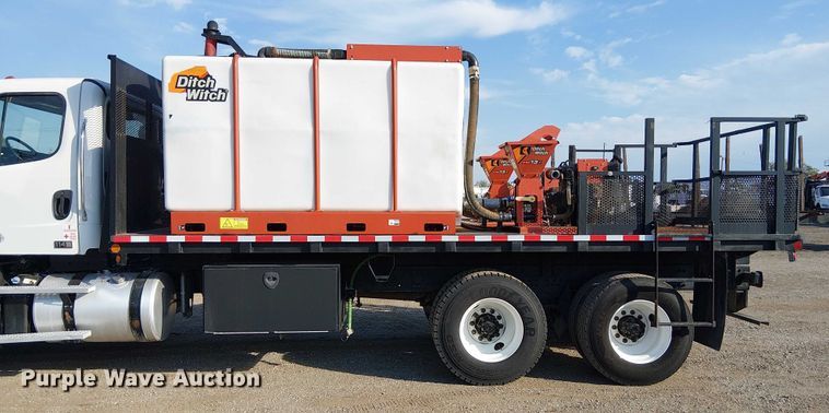 image for item EG8252 2019 Freightliner 114SD flatbed truck