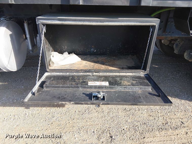 image for item EG8252 2019 Freightliner 114SD flatbed truck