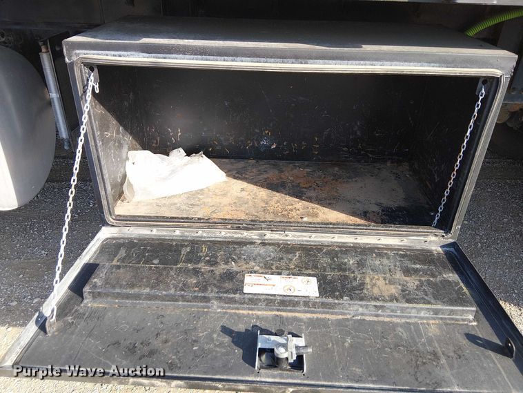 image for item EG8252 2019 Freightliner 114SD flatbed truck