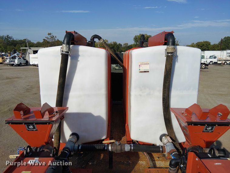 image for item EG8252 2019 Freightliner 114SD flatbed truck