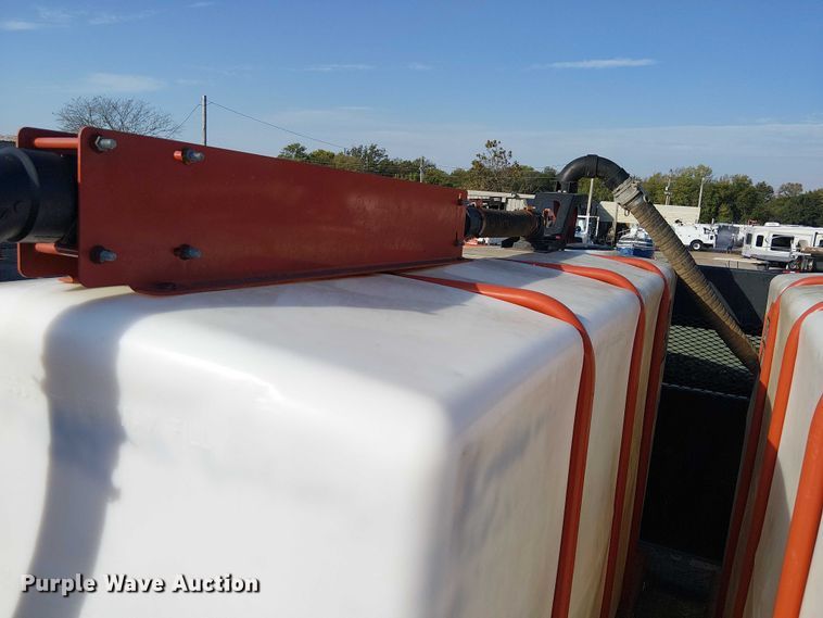 image for item EG8252 2019 Freightliner 114SD flatbed truck