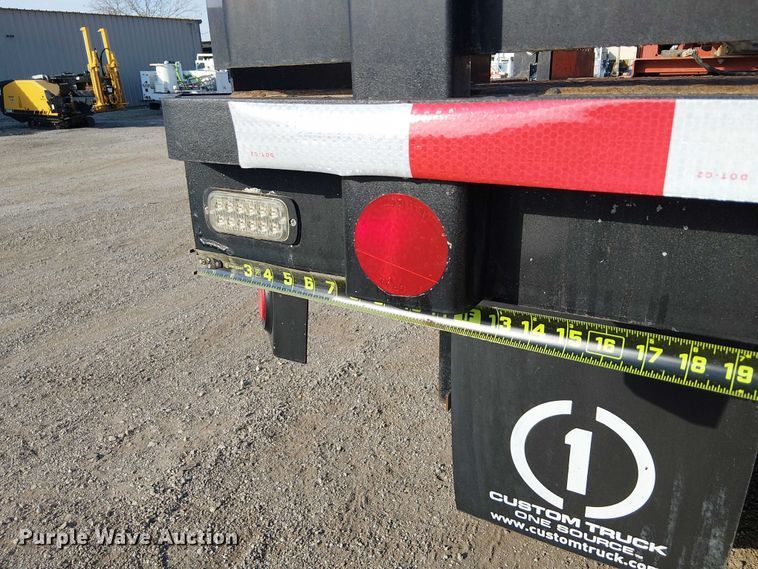 image for item EG8252 2019 Freightliner 114SD flatbed truck