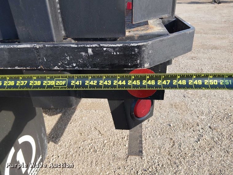 image for item EG8252 2019 Freightliner 114SD flatbed truck