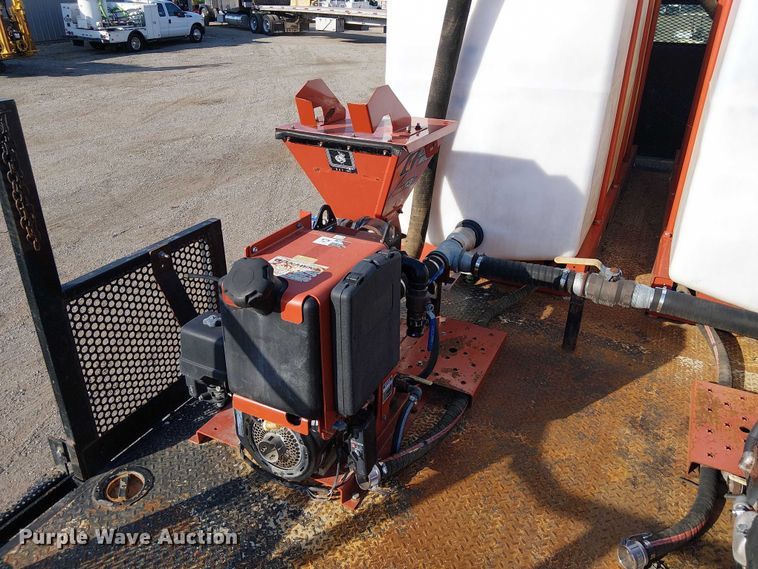 image for item EG8252 2019 Freightliner 114SD flatbed truck